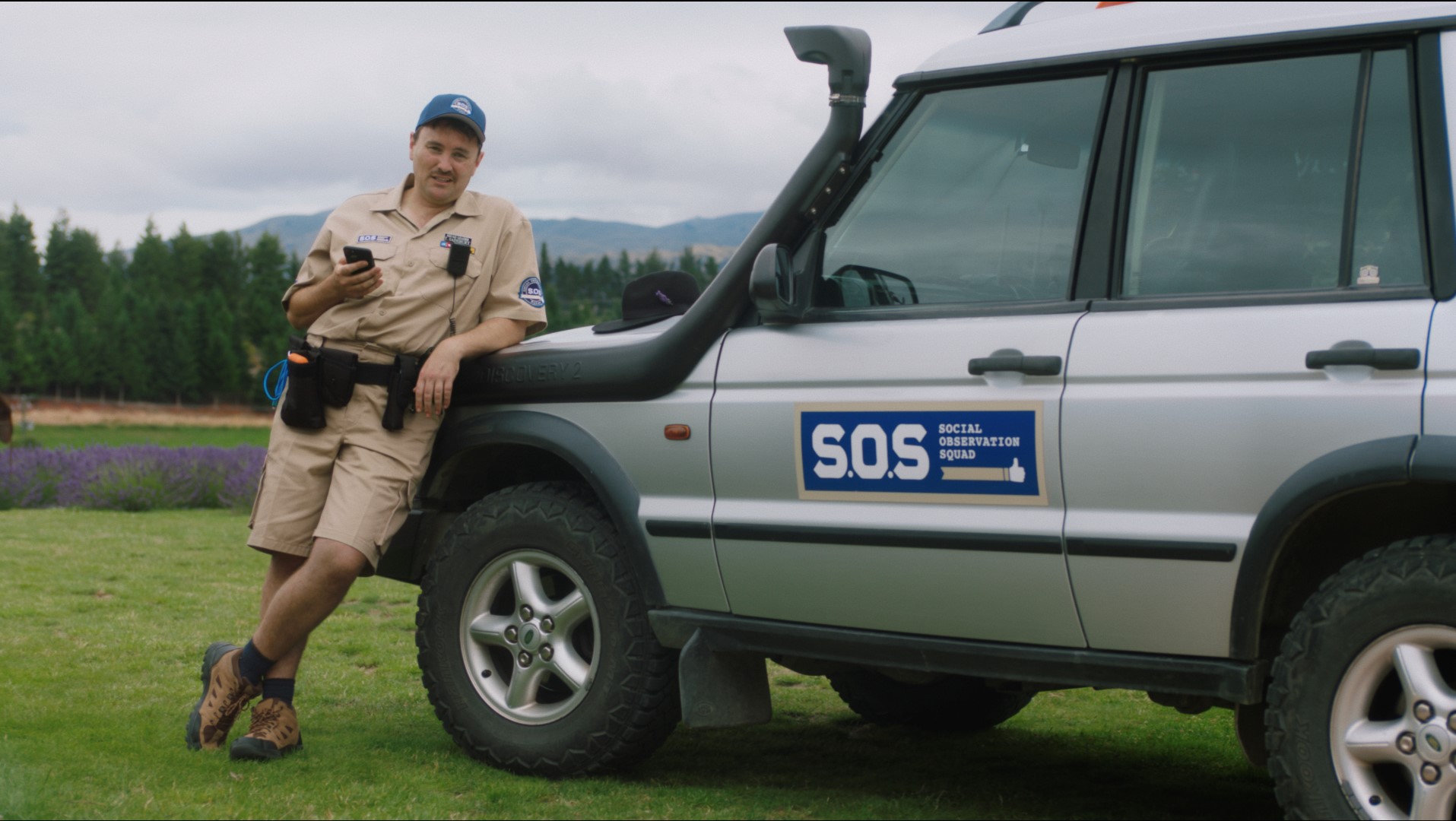 Komiker Tom Sainsbury als Beamter der Social Observation Squad. Photo Credit: Tourism New Zealand