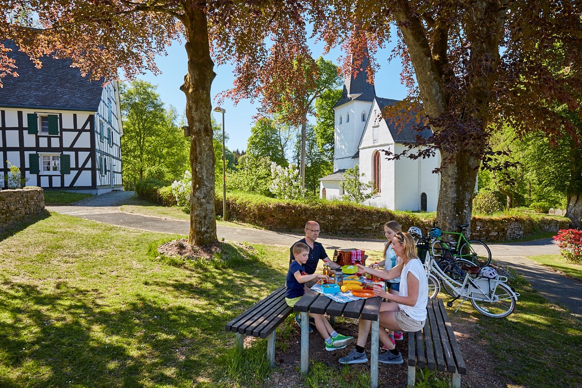 Bergischer Panorama-Radwegbei Bergneustadt-Wiedenest. Photo Credit: Patrick Gawandtka 