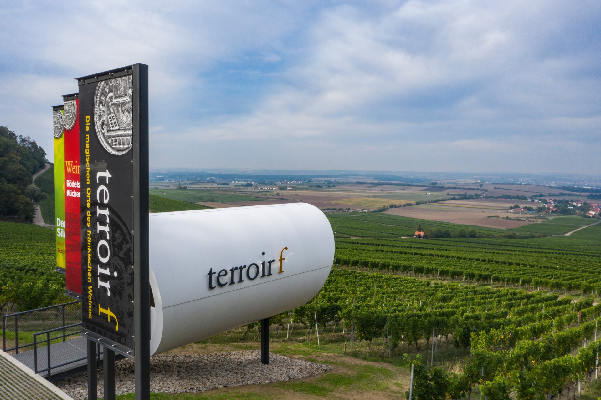 Fränkisches Weinland, Aussicht von terroir-f in Rödelsee. Photo Credit: Fränkisches Weinland Tourismus / Holger Leue