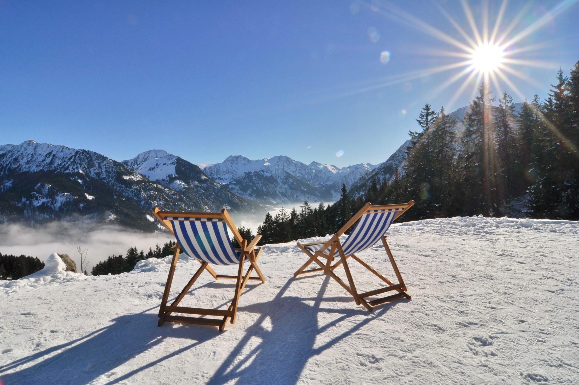 Wer nicht rodeln oder laufen mag, kann auf dem Imberger Horn atemberaubend schön sitzen.  Foto: Bad Hindelang Tourismus | Wolfgang B. Kleiner