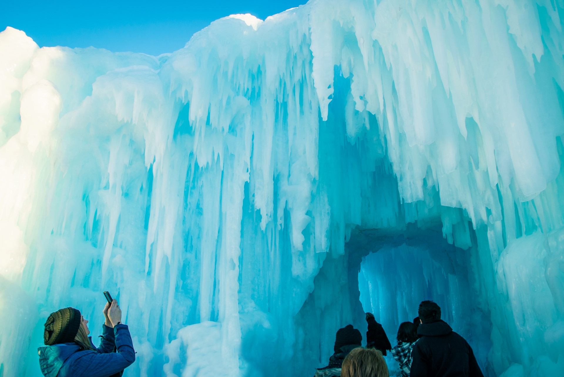 Ice Castles im Hawrelak Park. Photo Credit: Edmonton Tourism