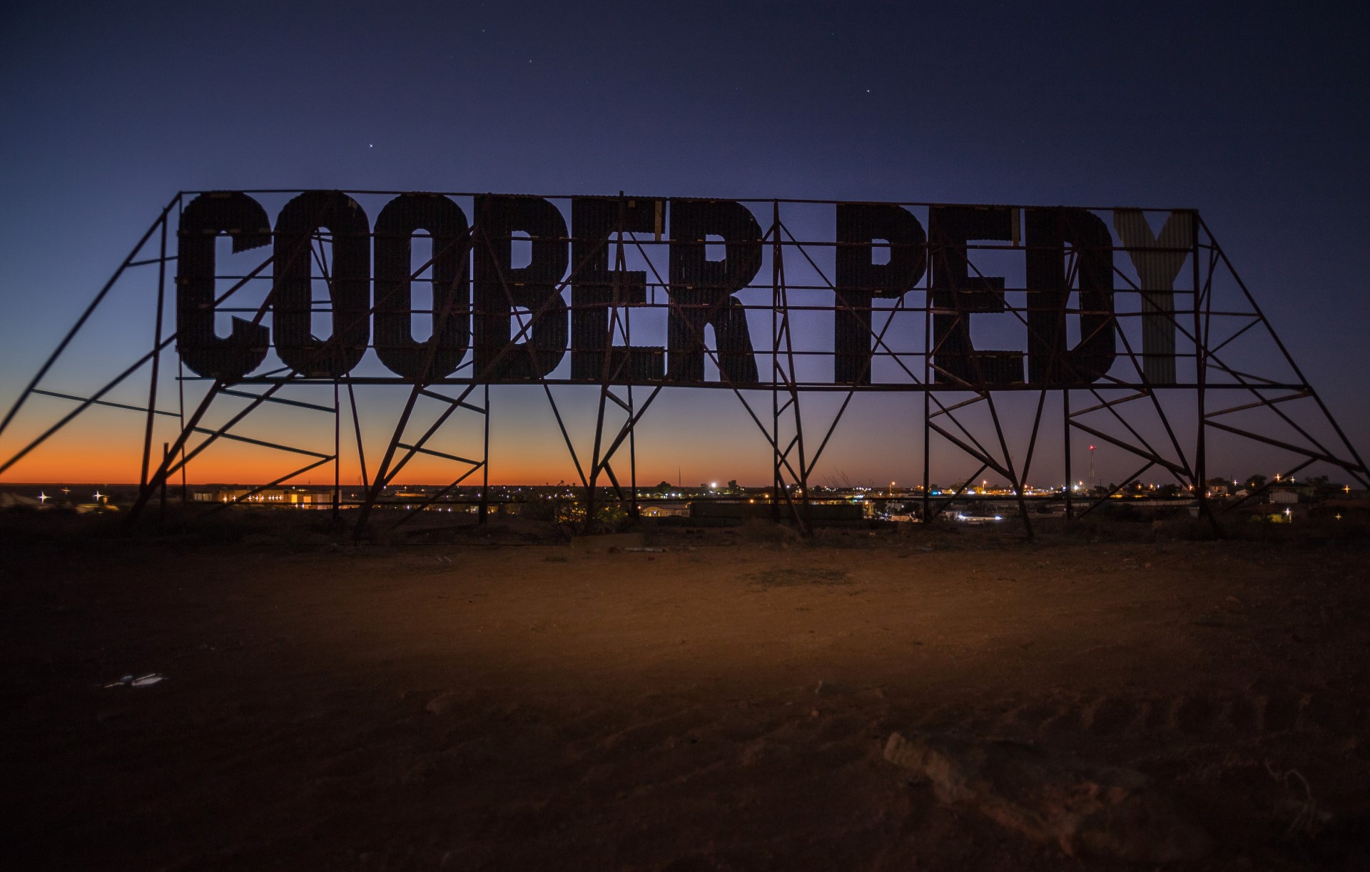 Coober Pedy lädt Besucher in eine unterirdische Stadt. Photo Credit: Tourism Australia