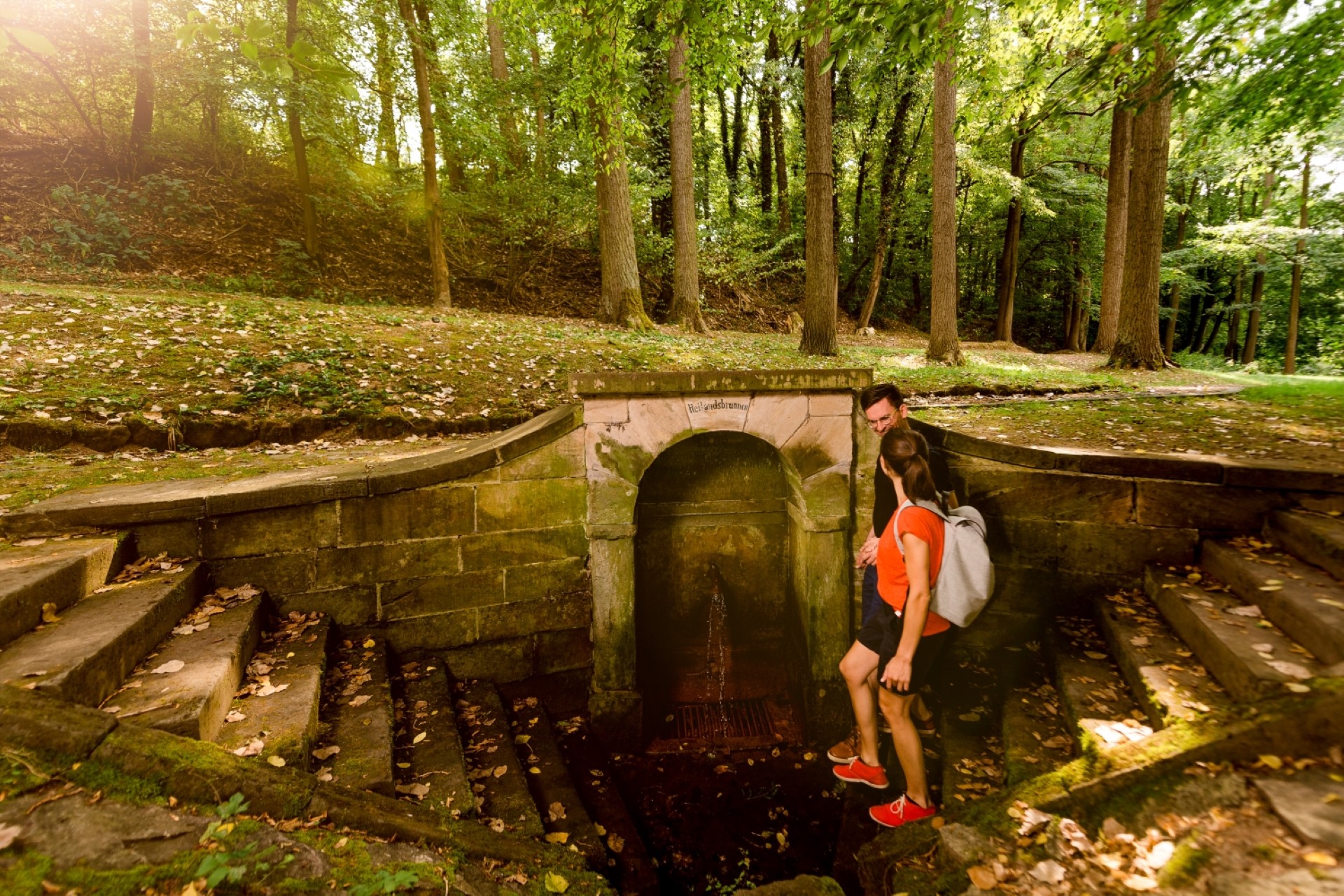 Wanderweg entlang des Heilandsbrunnens in Bad Bibra. Foto: Saale-Unstrut-Tourismus e.V. | Transmedial