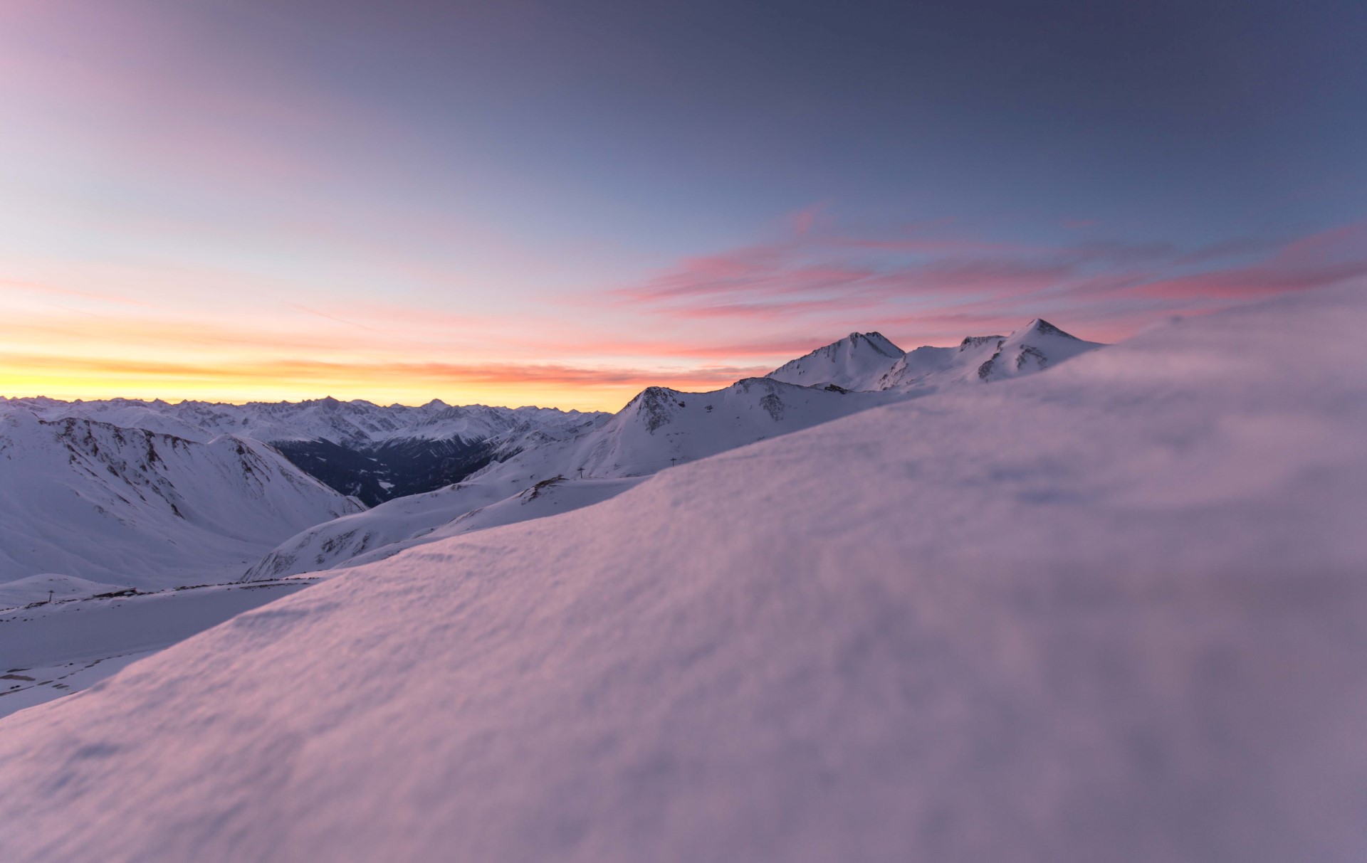 Sonnenaufgang im Skigebiet Masner. Photo Credit: SFL Marketing GmbH | Andreas Kirschner