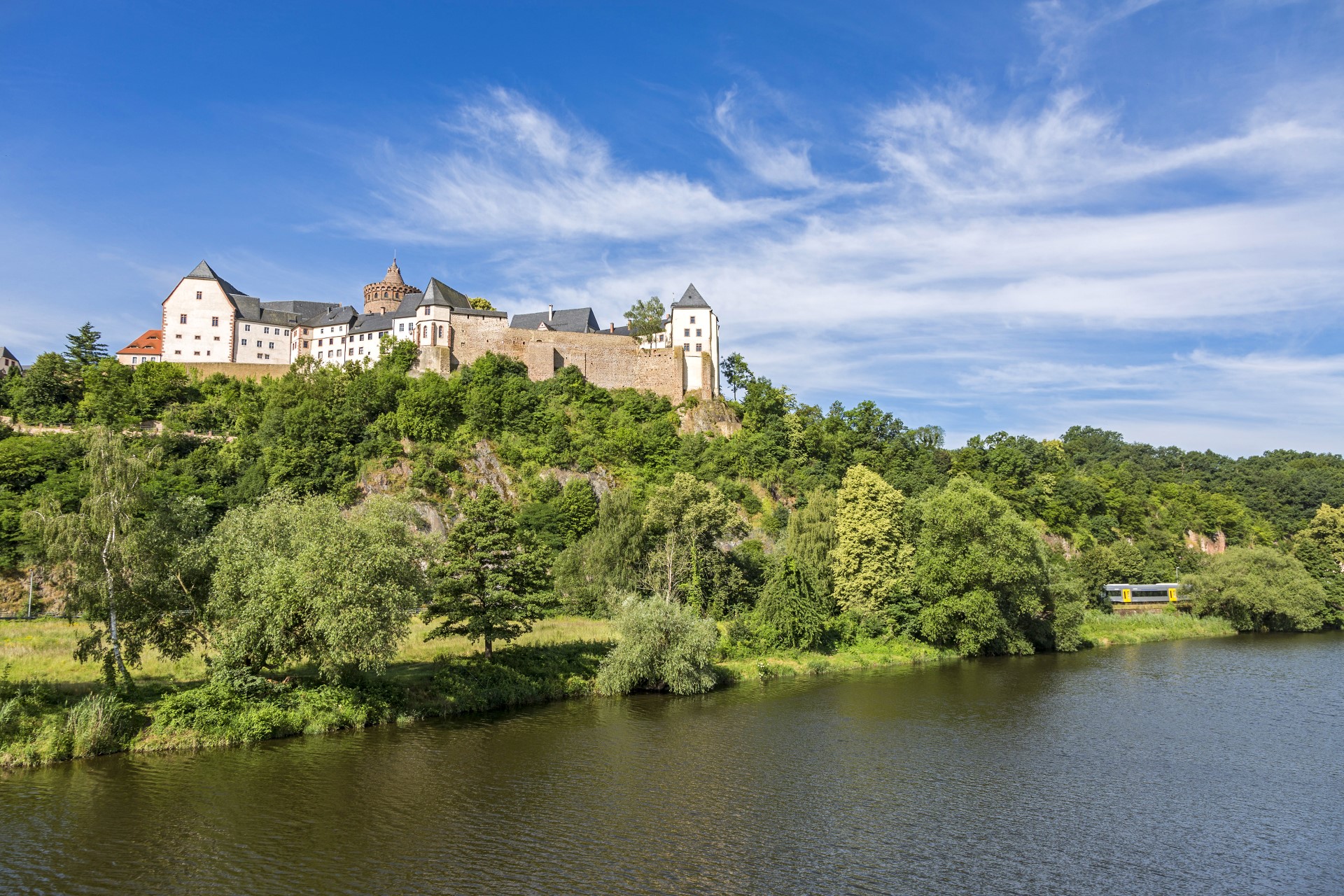 Am Fuße der imposanten Burg Mildenstein lohnt eine Rast. Foto: PUNCTUM | Leipzig Travel