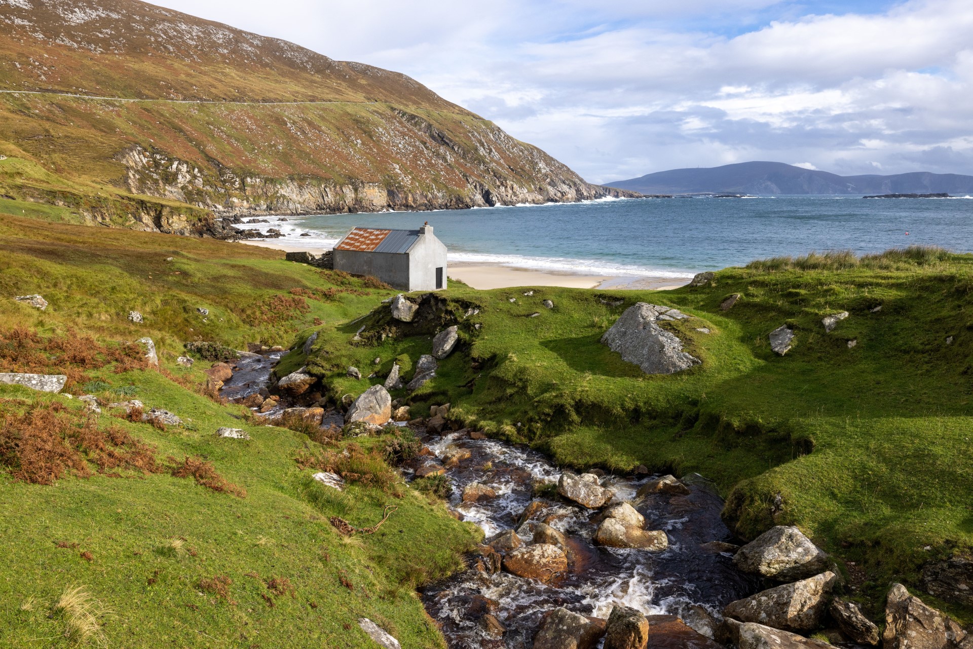 Wer auf Bölls Pfaden wandeln möchte, nächtigt auf Achill Island. Foto: Tourism Ireland