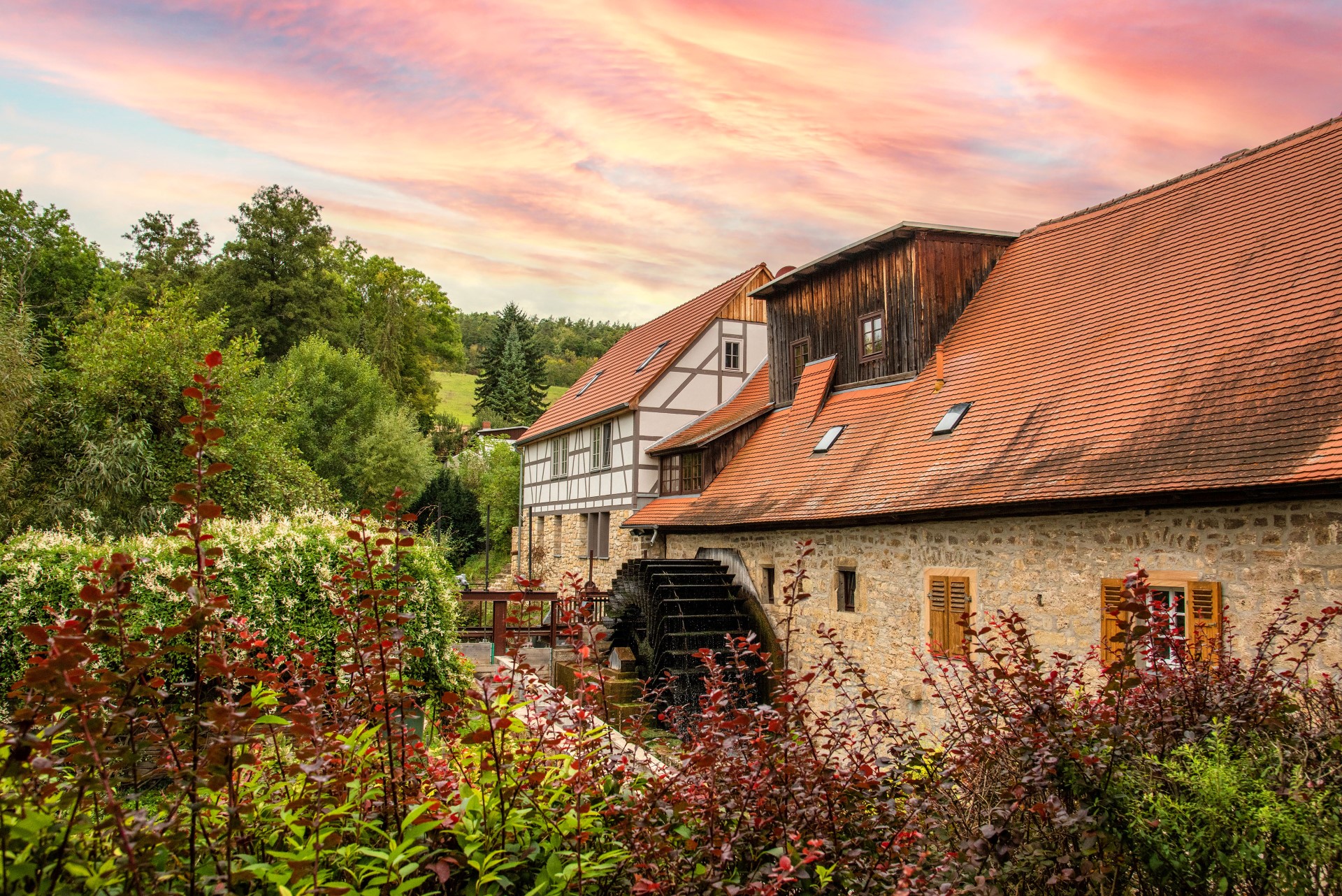 Die historische Mühle in Buchfart ist ein idealer Platz für eine Wander- oder Radelpause. Foto: djd | Weimarer Land Tourismus | Melanie Kahl