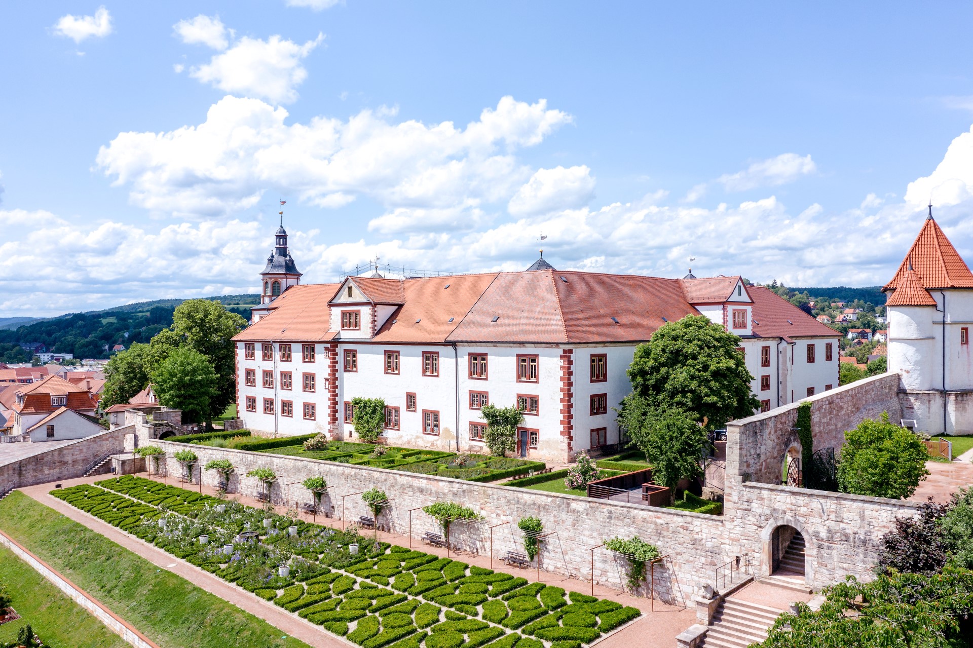 Das prunkvolle Renaissance-Schloss Wilhelmsburg. Foto: djd | Schmalkalden | Marcus Glahn