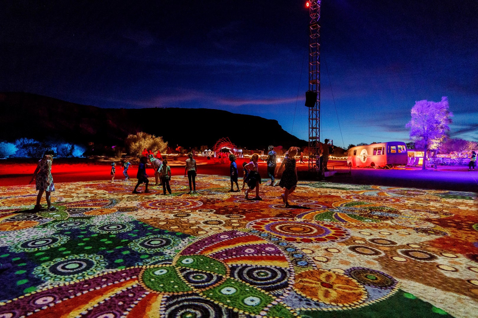 Australien: "Parrtjima - A Festival of Light" im Red Centre 