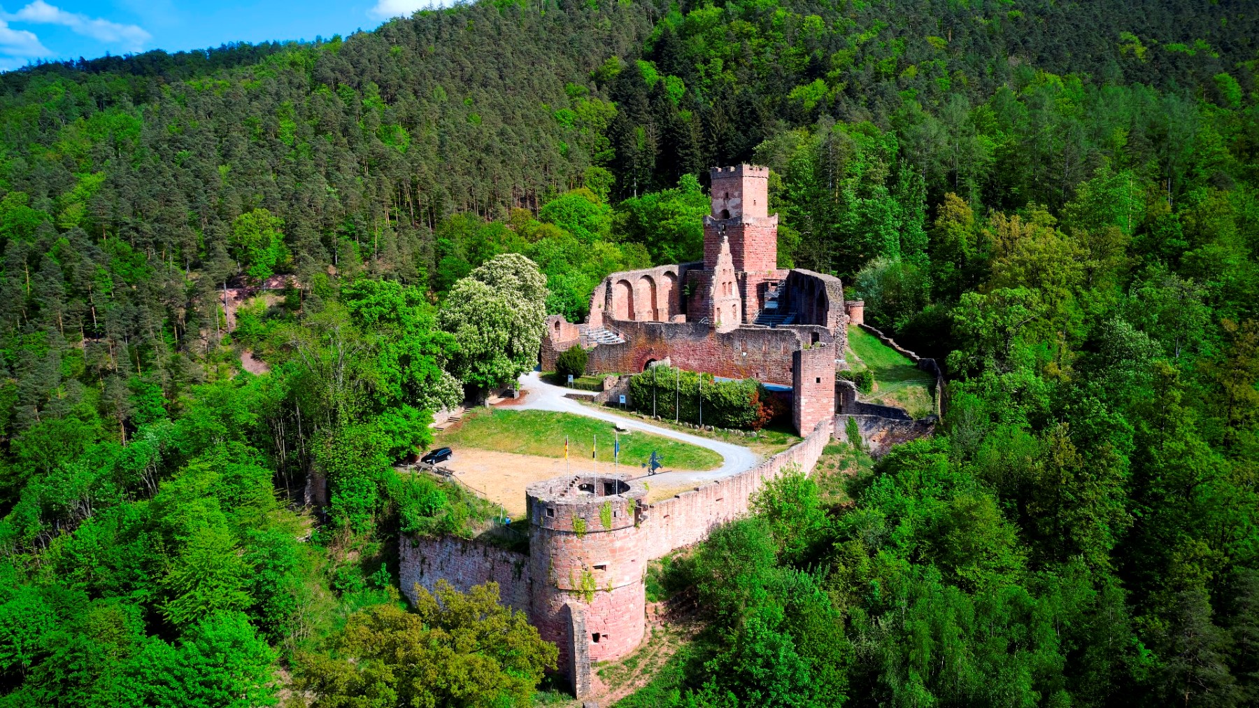 Taubertal: Klostermauern, stolze Schlösser und prachtvolle Gärten